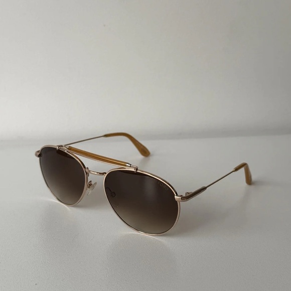 NWT Tom Ford Colin Round Sunglasses in Rose Gold - Picture 3 of 3